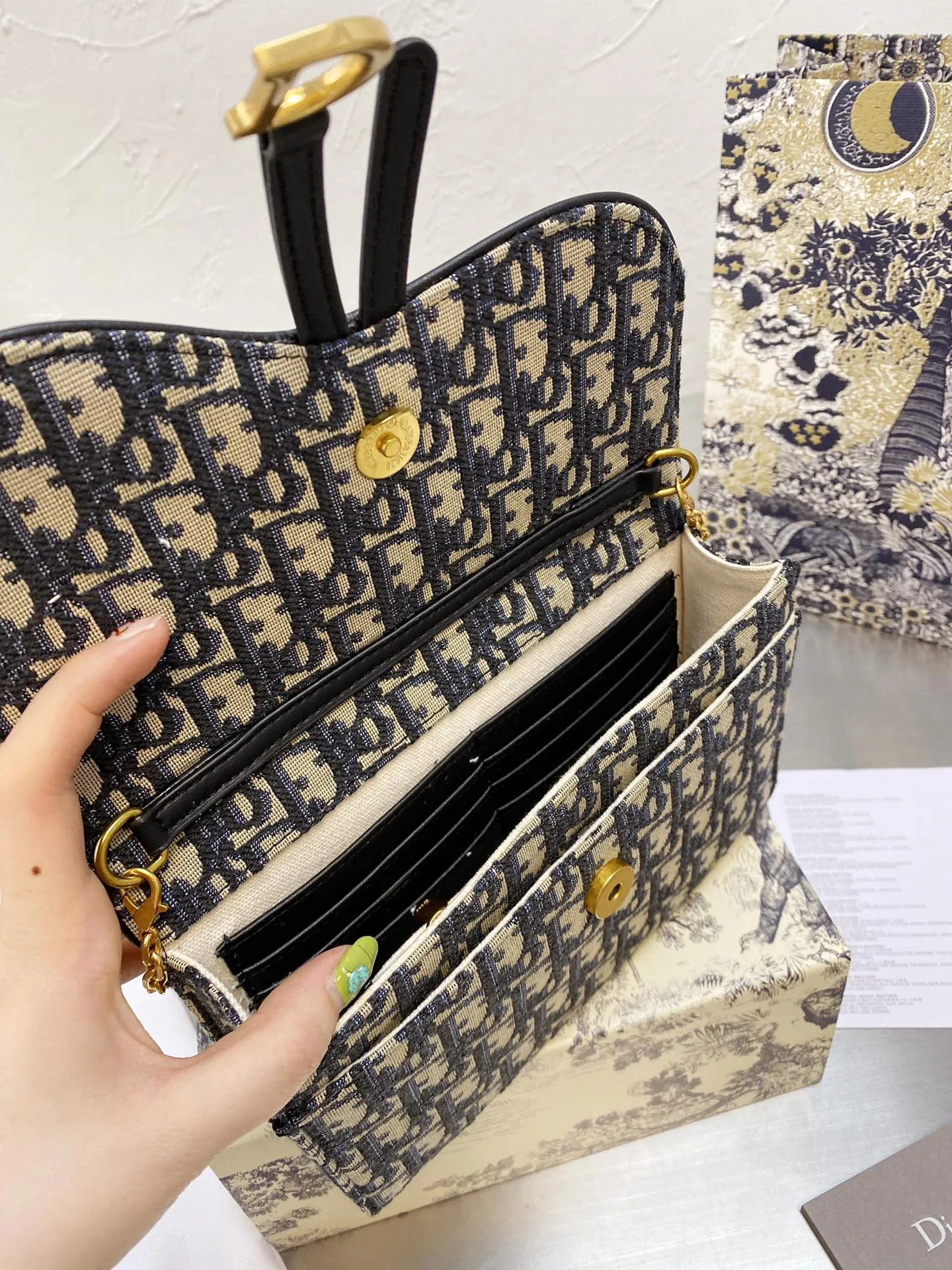 Designer Handbags DR 050